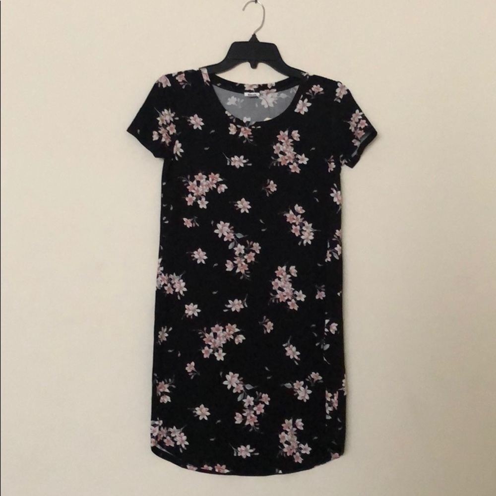 Women’s size TP/XS Black Floral Garage Dress